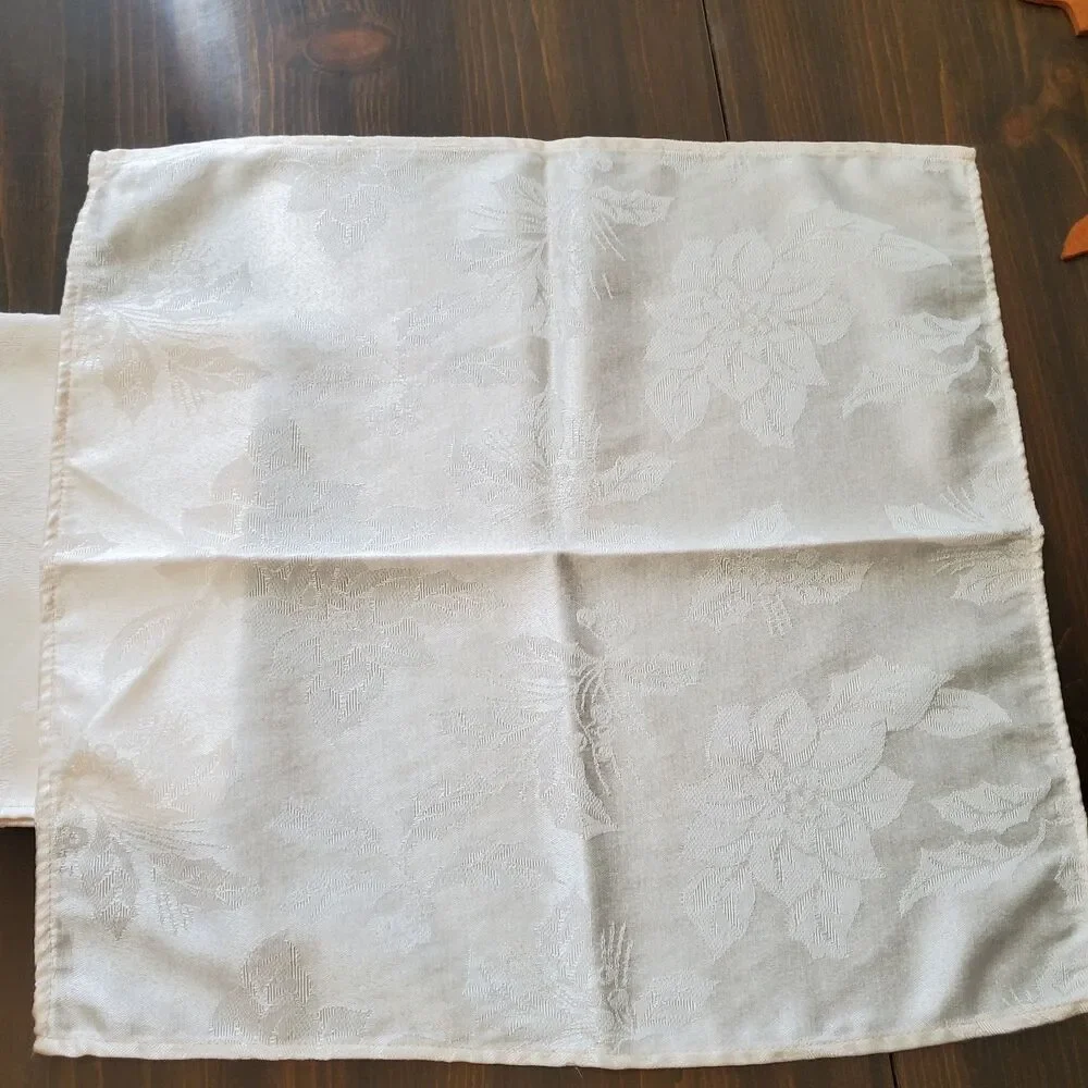 Cloth Napkins Cream Ecru Set 2 Jacquard Poinsettias 18